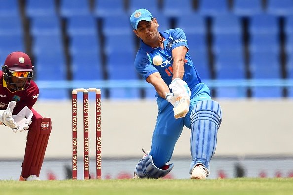 অ্যান্টিগাতে ঝলসে উঠল মাহির ব্যাট, ম্যাচের পর নিজেকে 'ওয়াইন'-এর সঙ্গে তুলনা করে দিলেন তিনি! 2 অ্যান্টিগাতে ঝলসে উঠল মাহির ব্যাট, ম্যাচের পর নিজেকে 'ওয়াইন'-এর সঙ্গে তুলনা করে দিলেন তিনি! 2