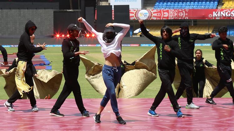 লাইভ মেগা ইভেন্টের আগে বিব্রতকর পরিস্থিতিতে 'এমএস ধোনি – দ্য় আনটোল্ড স্টোরি'র নায়িকা 3