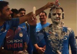 ম্য়াচ হেরেও উচ্ছ্বাসে জন্মদিন পালন, ধোনি হলে কি এটা করতেন? 3