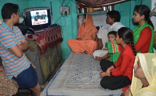 আইপিএল ২০১৮: টিভিতে ছেলের খেলে দেখে কেঁদে ভাসালেন বাবা-মা 1