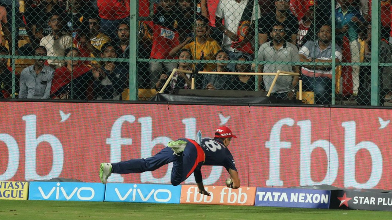 কোহলিকে হতবাক করে দুরন্ত ক্যাচ নিলেন ট্রেন্ট বোল্ট