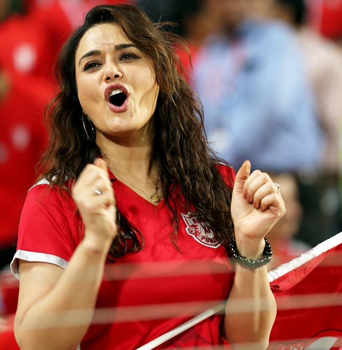 দল চ্যাম্পিয়ন হলে বিশেষ উপহার ঘোষণা প্রীতির 2