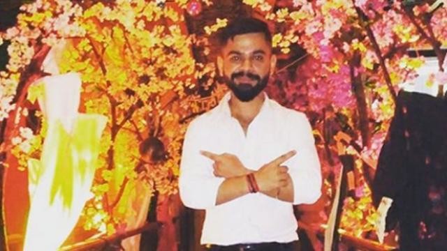 ম্যাচ দেখতে আসা এই ব্যক্তির বদলালো ভাগ্য, বিরাট কোহলির উপর তৈরি হতে চলা সিনেমার মিলল বিরাটের রোল 1