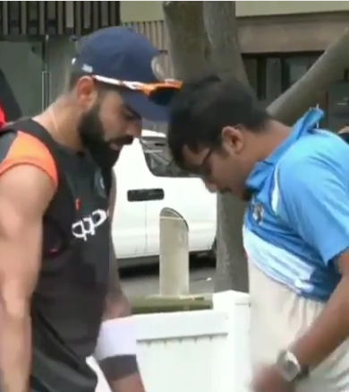 ভিডিয়ো: বিরাটের ফ্যান এমন জায়গায় চাইলেন অটোগ্রাফ, অবাক কোহলি করলেন এমন কিছু 1