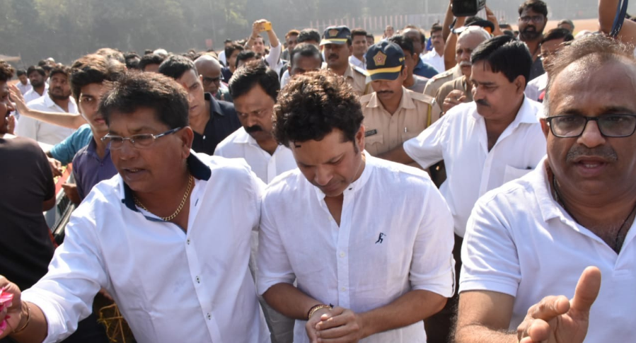 কাঁদতে কাঁদতে শচীন নিজের গুরুকে দিলেন কাঁধ, দেখেনিন সমস্ত এক্সক্লুসিভ ছবি আর ভিডিয়ো 1