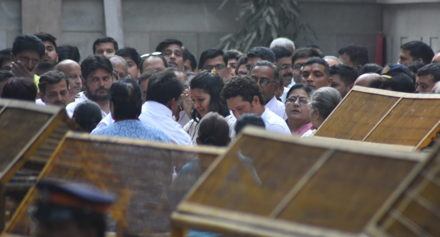 কাঁদতে কাঁদতে শচীন নিজের গুরুকে দিলেন কাঁধ, দেখেনিন সমস্ত এক্সক্লুসিভ ছবি আর ভিডিয়ো 15
