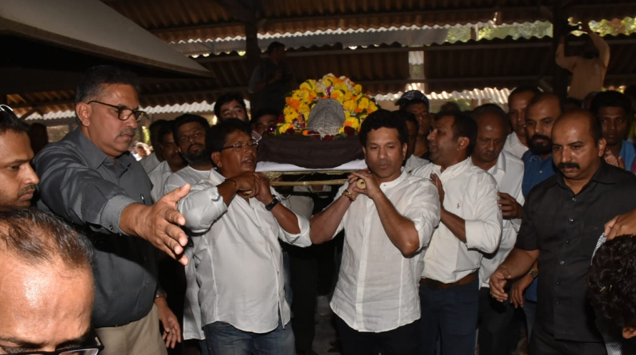 কাঁদতে কাঁদতে শচীন নিজের গুরুকে দিলেন কাঁধ, দেখেনিন সমস্ত এক্সক্লুসিভ ছবি আর ভিডিয়ো 2