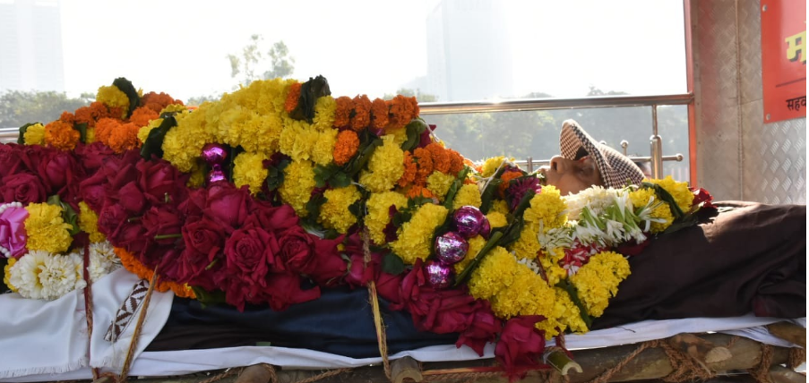কাঁদতে কাঁদতে শচীন নিজের গুরুকে দিলেন কাঁধ, দেখেনিন সমস্ত এক্সক্লুসিভ ছবি আর ভিডিয়ো 5