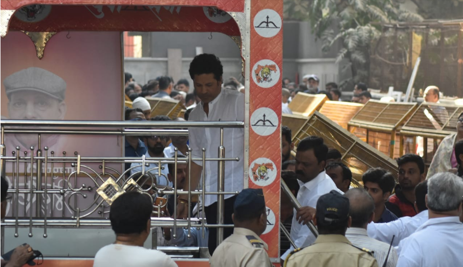 কাঁদতে কাঁদতে শচীন নিজের গুরুকে দিলেন কাঁধ, দেখেনিন সমস্ত এক্সক্লুসিভ ছবি আর ভিডিয়ো 6
