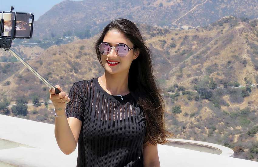 সোশাল মিডিয়ায় ভাইরাল হওয়া এই ক্রিকেটারদের স্ত্রীর অনন্য আন্দাজ ! দেখার মতো 2