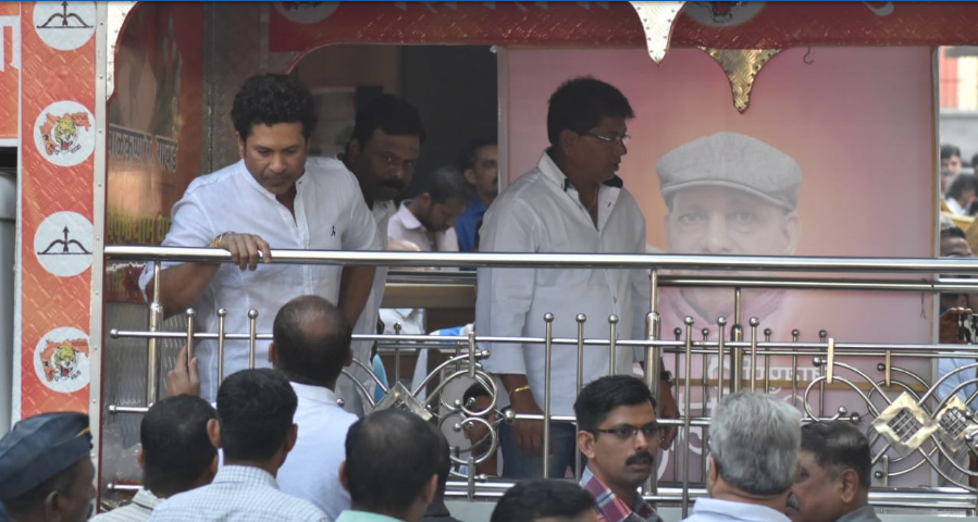 কাঁদতে কাঁদতে শচীন নিজের গুরুকে দিলেন কাঁধ, দেখেনিন সমস্ত এক্সক্লুসিভ ছবি আর ভিডিয়ো 8