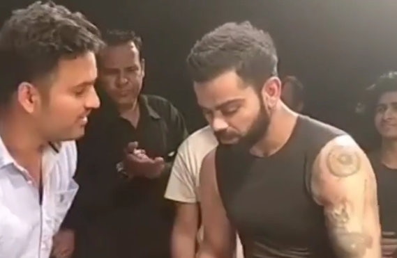 ভিডিয়ো: বিরাট কোহলি এভাবে পালন করলেন নিজের সিকিওরিটি পার্সনের জন্মদিন, দেখে আপনিও হয়ে যাবেন অবাক 2