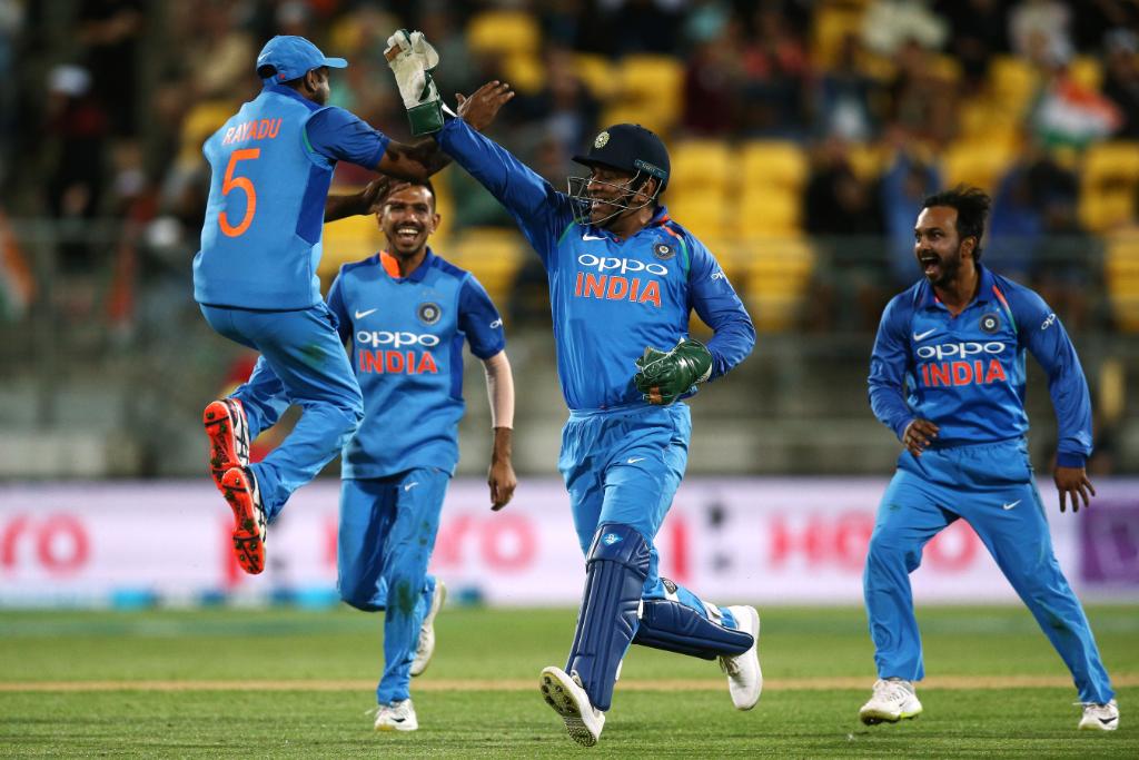 ধোনি কে বাদ দিয়ে এই ক্রিকেট তারকা হলেন আজকের ম্যাচের হিরো ! ভক্তরা এই ভাবে করলেন প্রতিক্রিয়া 2