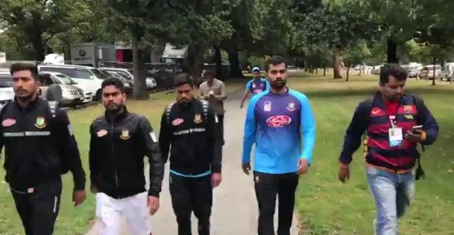 নিউজিল্যাণ্ডের মসজিদে বাংলাদেশে প্লেয়ারদের উপর গুলিবৃষ্টি, জীবন নিয়ে এভাবে পালাল ক্রিকেটাররা, দেখে নিন ভিডিয়ো 6