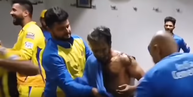 ভিডিয়ো: কেদার জাধবের বার্থডে সেলিব্রেশন চলাকালীন হল এমন কিছু যে ধোনি সুরেশ রায়নাকে দিলেন গালাগাল 2