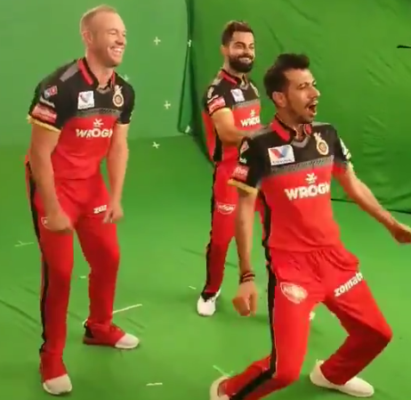 ভিডিয়ো: হারের দুঃখ ভুলতে ডেভিলিয়র্সের সঙ্গে জমিয়ে নাচলেন বিরাট 3