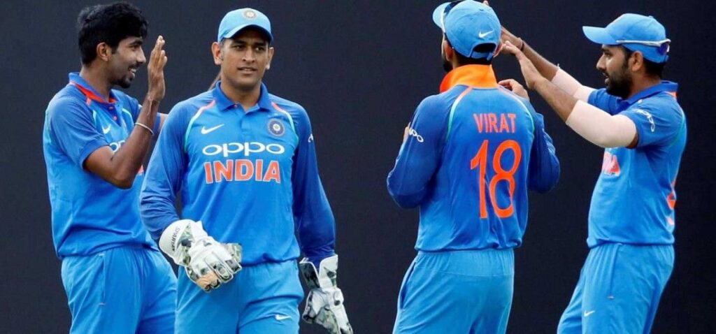 কোহলি বললেন স্রেফ ব্যাটসম্যান আর উইকেটকিপার নয় বরং এই নতুন ভূমিকায় দেখা যাবে রোহিত আর ধোনিকে 3