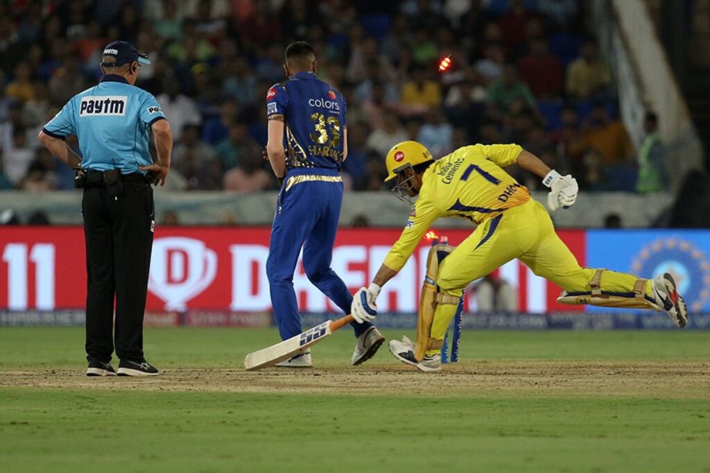 মুম্বাইয়ের বিরুদ্ধে হারের পর নিরাশ ধোনি এদের মানলে হারের জন্য দায়ী 3