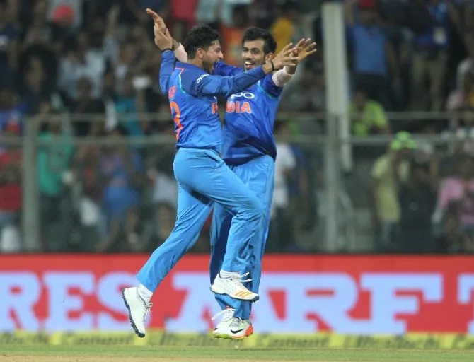 ভারতীয় দলের এই বোলারের কাছ থেকে ব্যাটসম্যানদের আউট করার এই বিশেষ কৌশল শিখছেন কুলদীপ