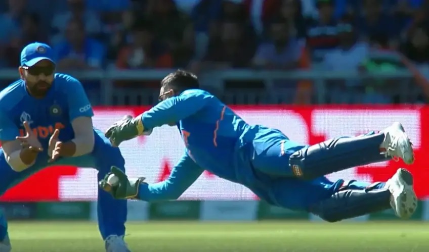 ধোনির নামে যোগ হল তার কেরিয়ায়রের এখনো পর্যন্ত সবচেয়ে লজ্জাজনক রেকর্ড 2