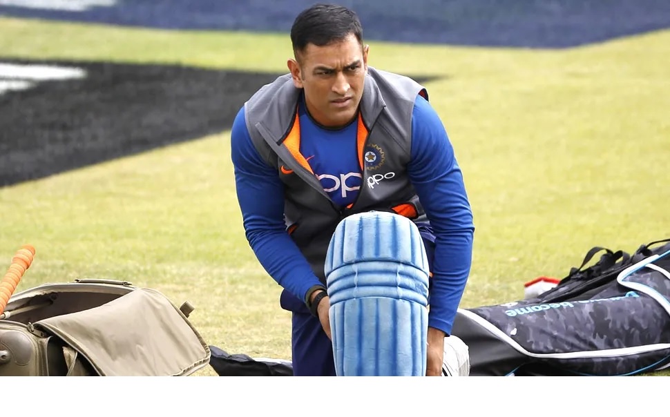 এই তিন কারণে মহেন্দ্র সিং ধোনিকে অবসর নিতে দিচ্ছেন না বিরাট কোহলি 2