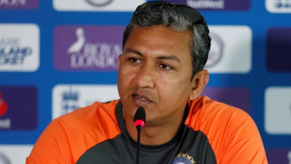 INDvsENG: বেরচ্ছিল রক্ত, তাও ইংল্যান্ডের বিরুদ্ধে ব্যাটিং করছিলেন মহেন্দ্র সিং ধোনি 4
