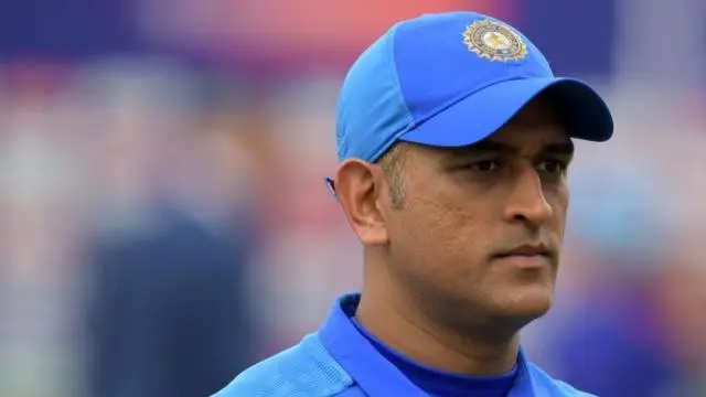 রবি শাস্ত্রীর সঙ্গে দেখা করলেন মহেন্দ্র সিং ধোনি, এখন উঠবে অবসরের রহস্য থেকে পর্দা 1