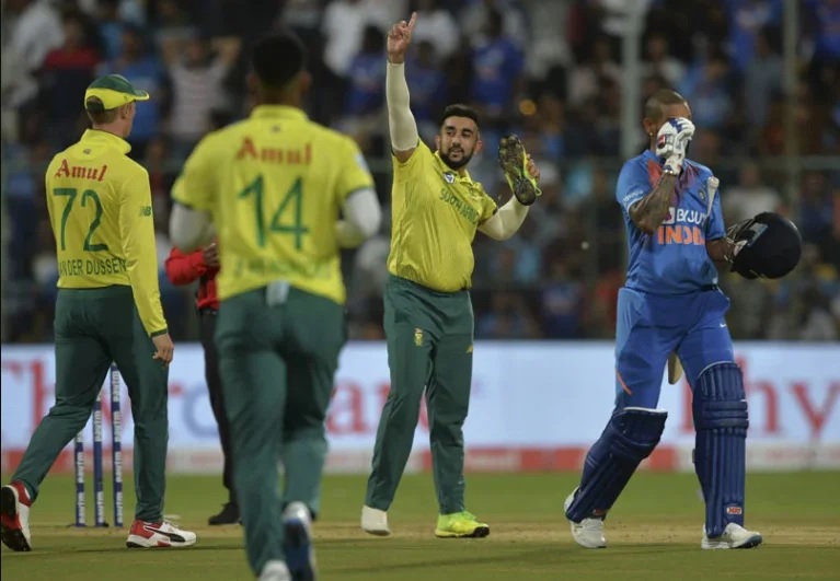 গাভাস্কারের বয়ান, যদি আগামী ২ ম্যাচে না চলেন এই খেলোয়াড় তো দেওয়া হোক টিম ইন্ডিয়া থেকে বাদ 3