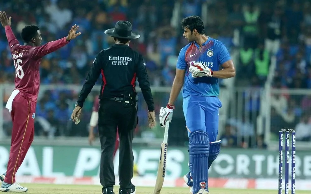INDvsWI: বিরাট কোহলির এই ভুলের কারণে ওয়েস্টইন্ডিজ ভারতীয় দলকে ৮ উইকেটে হারাল 1