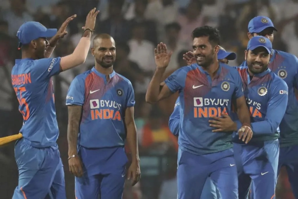 WIvsIND: মহম্মদ শামি আর দীপক চাহারের মধ্যে এই খেলোয়াড় খেলতে পারেন প্লেয়িং ইলেভেনে 3