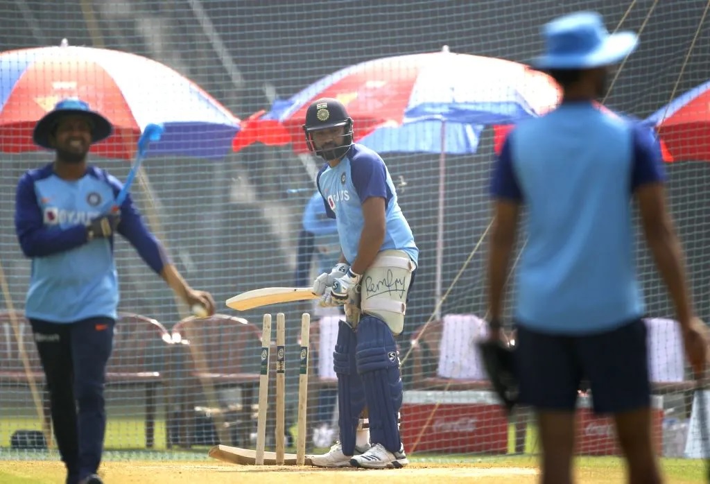 INDvsAUS: মুম্বাই ওয়ানডের আগে টিম ইন্ডিয়ার জন্য খারাপ খবর,রোহিত শর্মা নেট প্র্যাকটিসে হলেন আহত 1