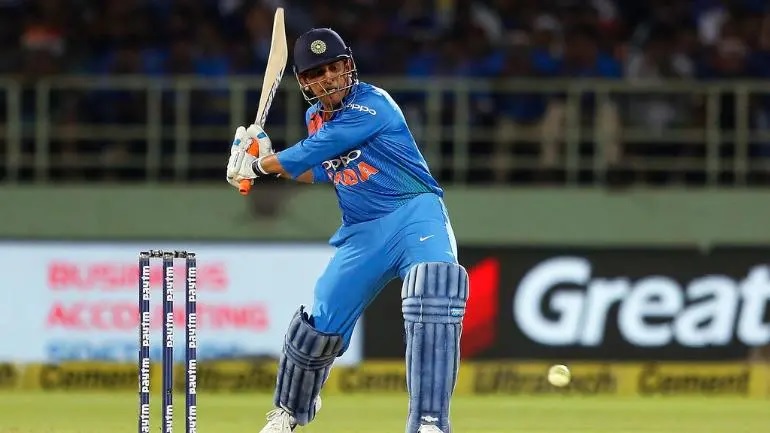 ৬ মাস পর বিশ্বকাপে রান আউট হওয়া নিয়ে মুখ খুললেন ধোনি, বললেন করা উচিত ছিল এই কাজ 2