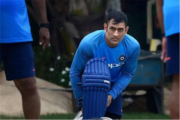 মালদ্বীপে স্পেশাল বন্ধুদের জন্য ফুচকা বানাতে দেখা গেলো মহেন্দ্র সিং ধোনিকে, দেখুন ভিডিয়ো 2