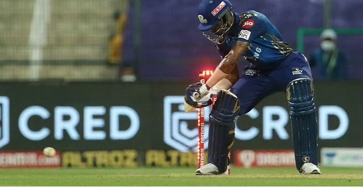 আইপিএল ২০২০: অদ্ভুতভাবে আউট হলেন হার্দিক পাণ্ডিয়া দেখুন ভিডিও 2