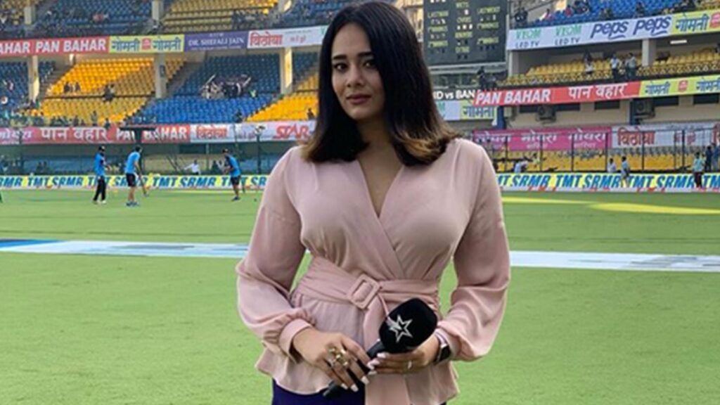 রূপে হার মানান বলি নায়িকাদের, মাইক্রোফোন হাতে ক্রিকেট দুনিয়ার মায়ান্তির রাজ !! 3 রূপে হার মানান বলি নায়িকাদের, মাইক্রোফোন হাতে ক্রিকেট দুনিয়ার মায়ান্তির রাজ !! 2