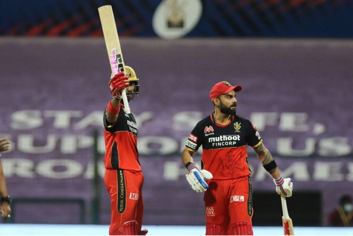 RCBvsMI: দেবদত্ত পডিক্কল ছাইলেন টুইটারে, স্লো ইনিংসের জন্য বিরাট কোহলিকে নিয়ে ঠাট্টা