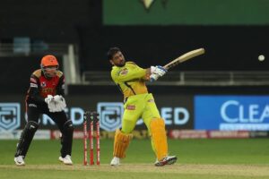 হায়দ্রাবাদ ম‍্যাচ হারার পর ধোনিকে নিয়ে বিতর্কিত টুইট করলেন কেআরকে ! 4