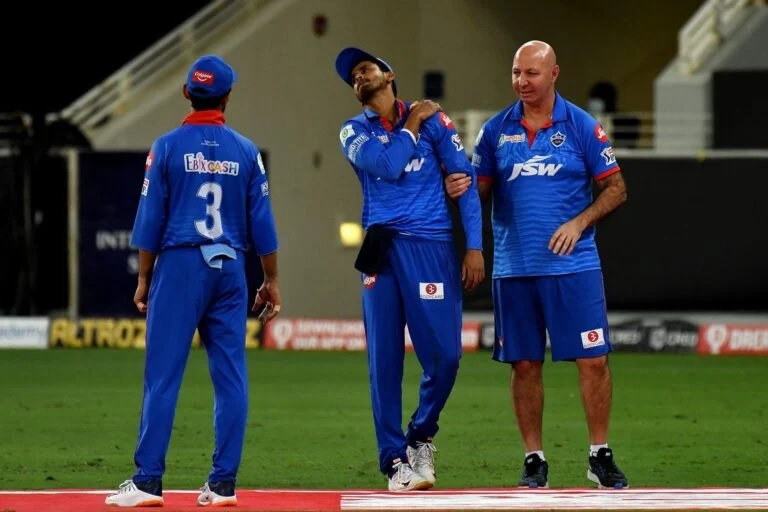 ম্যাচ জেতার পর কার্যনির্বাহী অধিনায়ক ধবন জানালেন শ্রেয়স আইয়ার আগামী ম্যাচ খেলবেন কি না 2