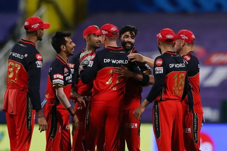 KKRVsRCB: ম্যাচে হল ৮টি রেকর্ড, মহম্মদ সিরাজ এমনটা করা হলেন আইপিএলের প্রথম বোলার 1