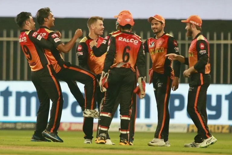 RCBvsSRH: বিরাট কোহলির এই ভুলের কারণে আরসিবিকে ৫ উইকেটে হারাল হায়দ্রাবাদ 3
