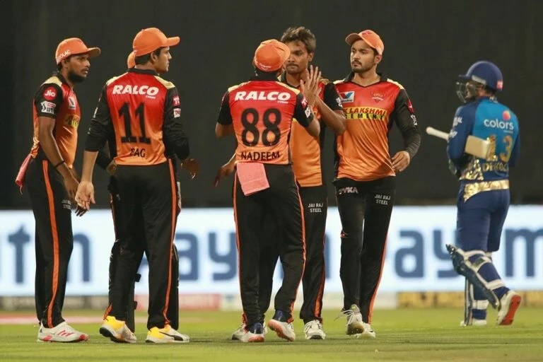 SRHvsMI: প্লে অফে পৌঁছনোর পর ডেভিড ওয়ার্নার ব্যাঙ্গালোর অধিনায়ক বিরাট কোহলিকে দিলেন চ্যালেঞ্জ 2
