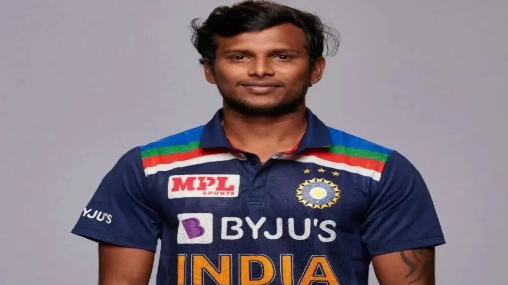 বিরাট কোহলির দেশে ফিরে আসা নিয়ে ভেদাভেদের অভিযোগ তুলে বিতর্কিত মন্তব্য গাভাস্কারের 3