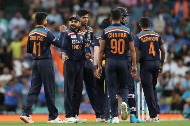 INDvsAUS: টি-২০ সিরিজ জয়ের পর অধিনায়ক বিরাট কোহলি পান্ডিয়াকে নয় একে দিলেন জয়ের শ্রেয় 2