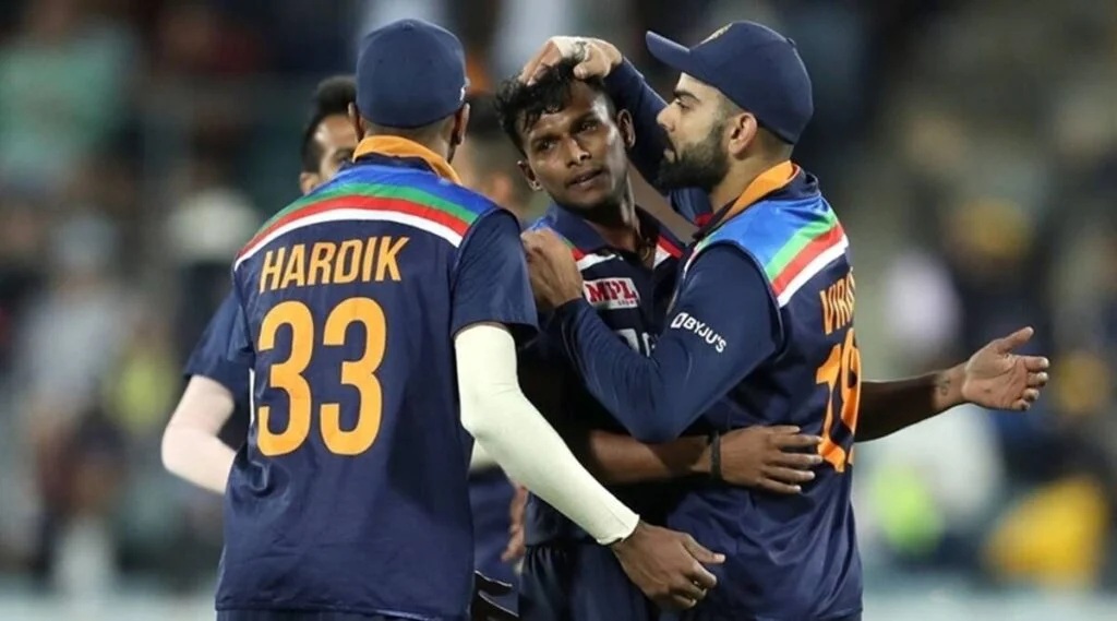 বিরাট কোহলির দেশে ফিরে আসা নিয়ে ভেদাভেদের অভিযোগ তুলে বিতর্কিত মন্তব্য গাভাস্কারের 4