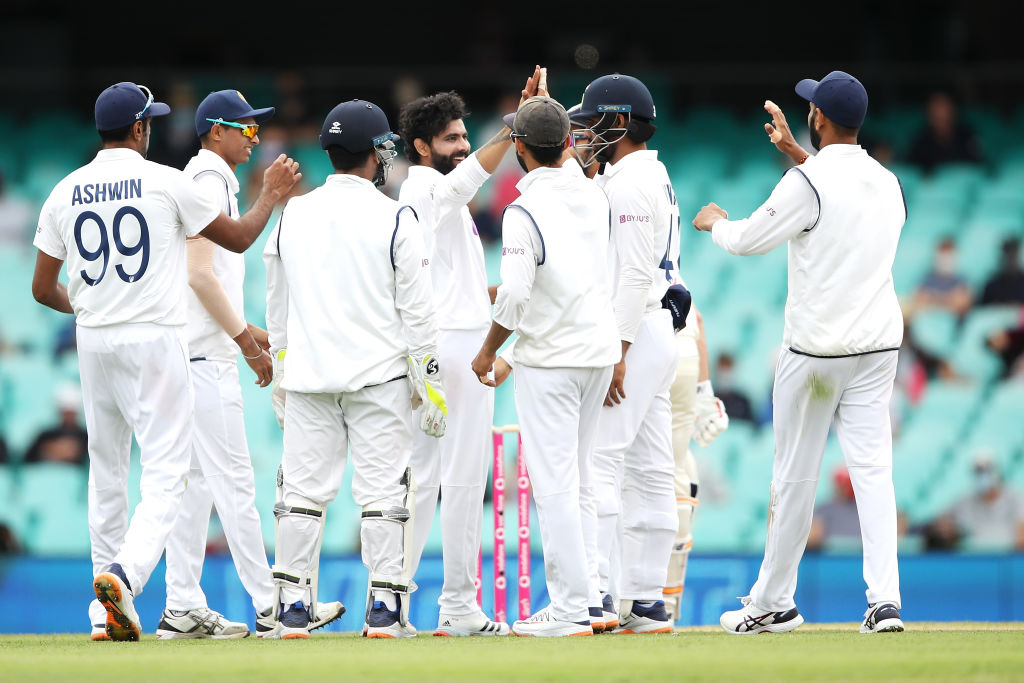 দেখুন : ভয়ঙ্কর মেজাজে গড়ে ওঠা অস্ট্রেলিয়ার ইনিংসকে জোড়া ধাক্কায় থামিয়ে দিলেন রবীন্দ্র জাদেজা 1