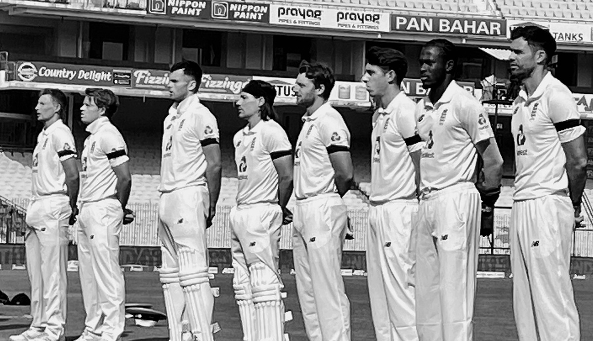 INDvaENG: এই কারণে প্রথম টেস্টে কালো ব্যান্ড পড়ে খেলছে ইংল্যান্ডের দল