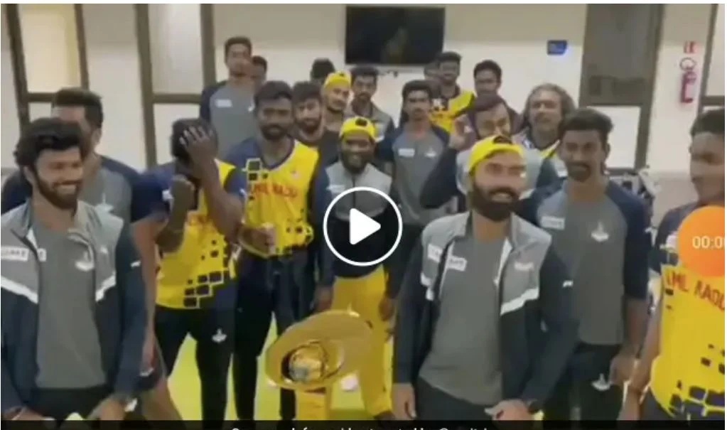 সৈয়দ মুস্তাক আলি ট্রফি জেতার পর সতীর্থদের সঙ্গে নাওচতে দেখা গেলো কার্তিককে, ভিডিও ভাইরাল