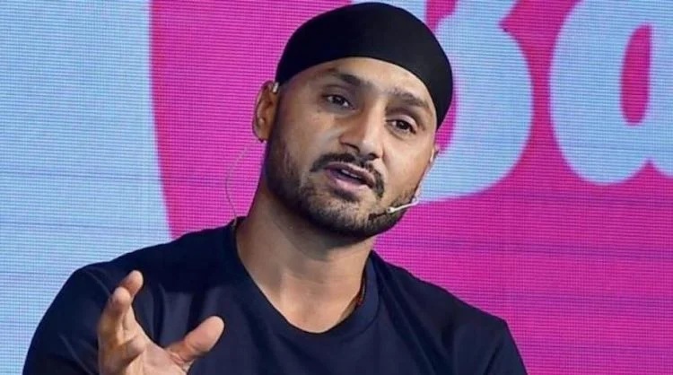 রবিচন্দ্রন অশ্বিন ঐতিহাসিক রেকর্ড ভেঙে বললেন ‘সরি ভাজ্জু পা, হরভজন দিলেন এই জবাব 1