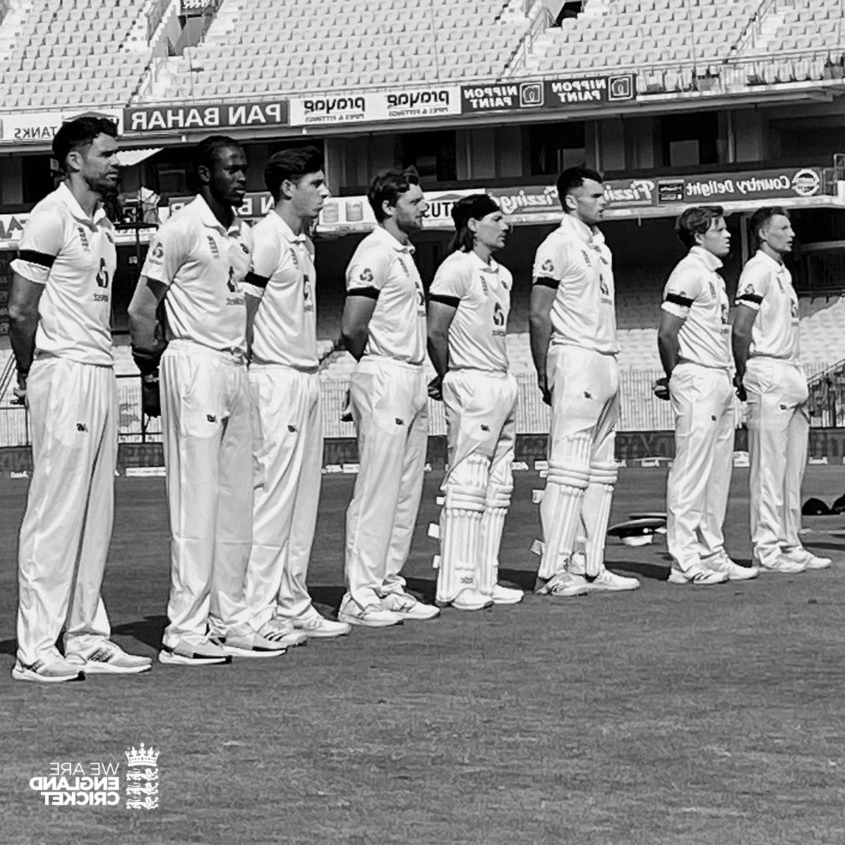 INDvaENG: এই কারণে প্রথম টেস্টে কালো ব্যান্ড পড়ে খেলছে ইংল্যান্ডের দল 2