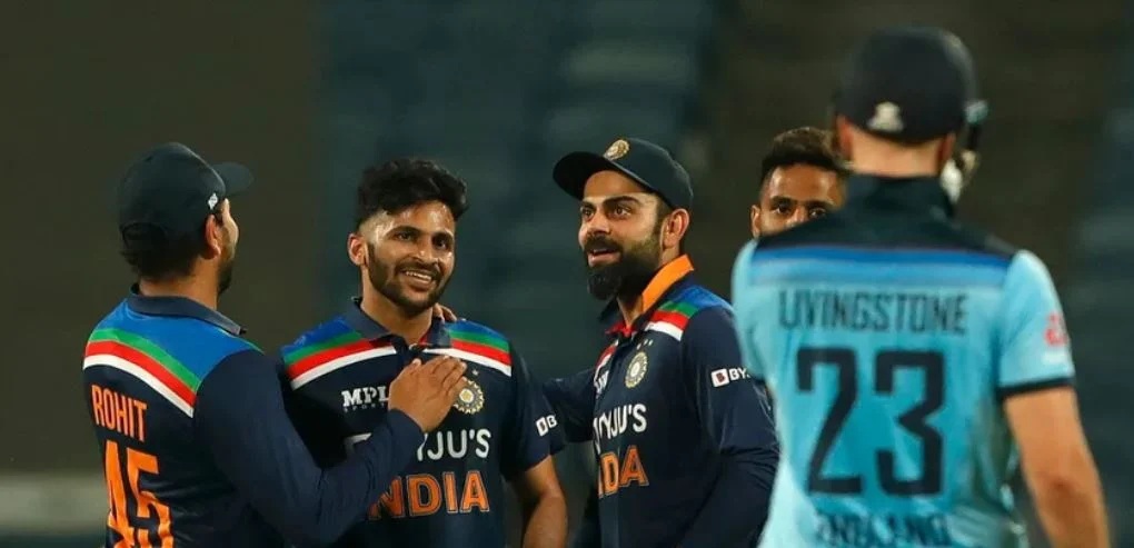INDvsENG: ভারত নির্ণায়ক ম্যাচে ইংল্যান্ডকে হারাল ৭ রানে, রোহিত কোহলির এই বোঝাপড়ায় জিতল ভারত 1